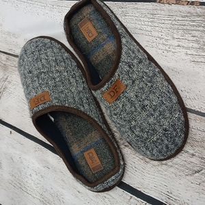 Men's Dearfoam Grey Knit Slippers - size 9-10